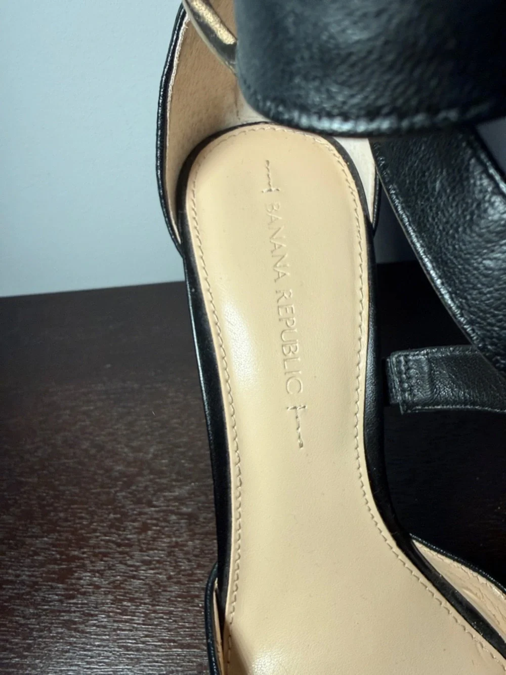 Banana Republic Women’s Black Strappy High Heel Pumps Size 9 Dress Shoes - Picture 6 of 6
